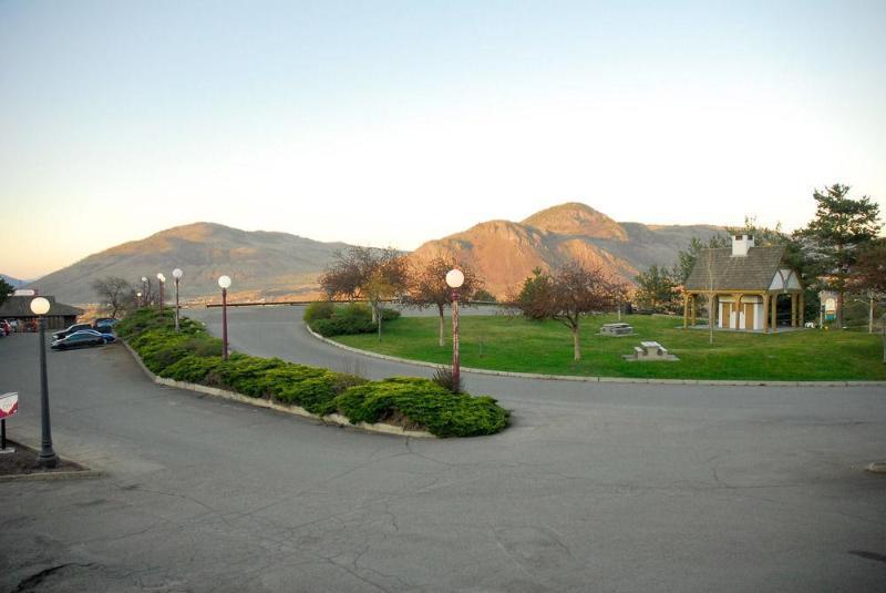 Howard Johnson By Wyndham Downtown Kamloops Eksteriør bilde